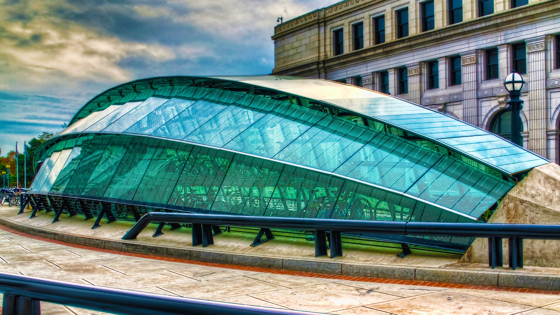 Unique curved glass building exterior